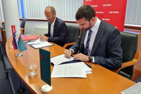 Podpis pisma o nameri s Petrolom, 4.7 (1)